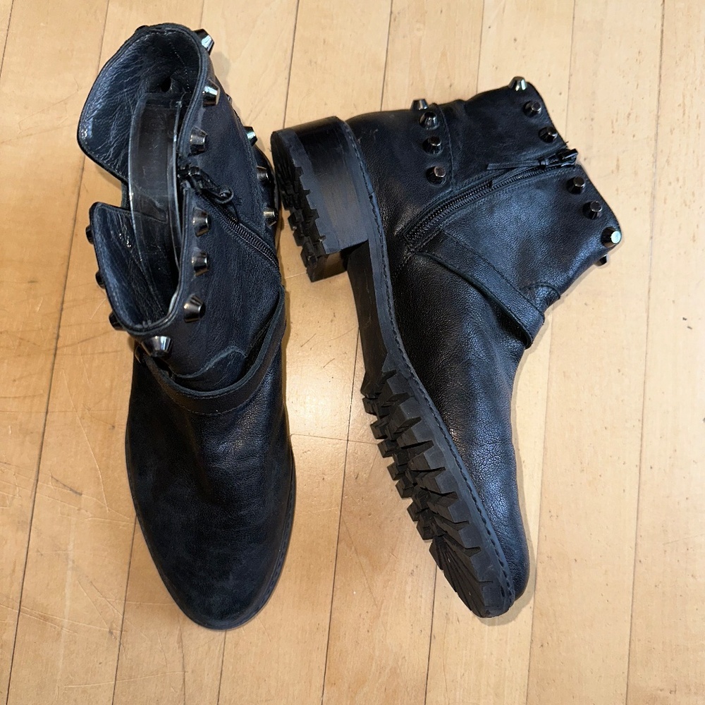 Stuart Weitzman Black Leather Gowest moto bootie, 7.5  CB2501 - Picture 2 of 7